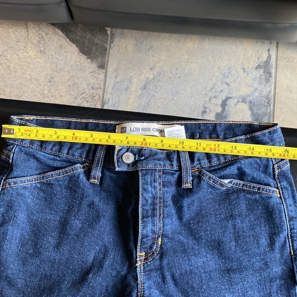 GAP Low Rise Cropped Jeans 98% Cotton 2% Spandex - Picture 6 of 12